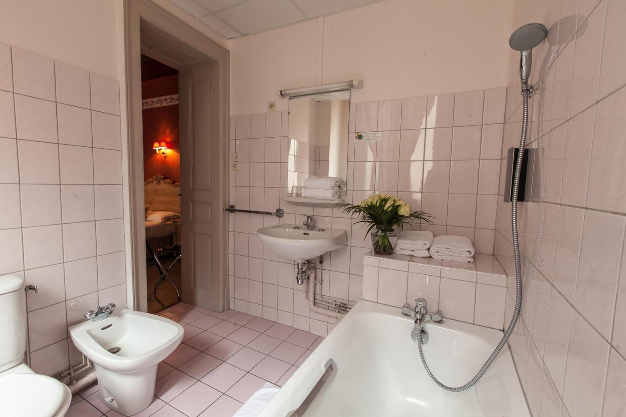 Brit Hotel Bristol Montbéliard Centre Esterno foto