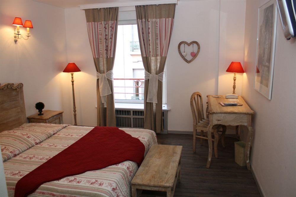 Brit Hotel Bristol Montbéliard Centre Esterno foto