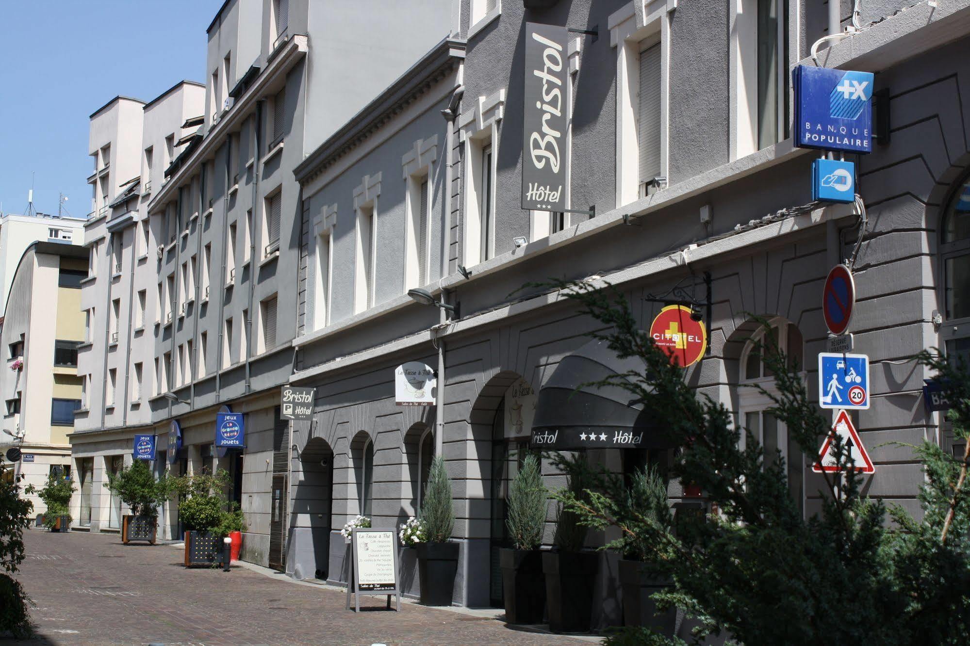 Brit Hotel Bristol Montbéliard Centre Esterno foto